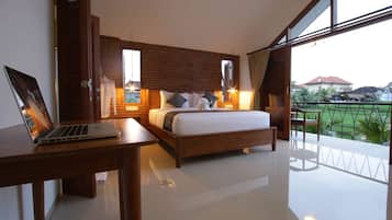 Quarto luxo | 1 quarto, escrivaninha, quartos à prova de som, Wi-Fi de cortesia