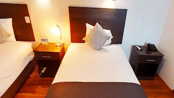 標準雙床房 | 羽絨被、筆電工作空間、遮光布/窗簾、熨斗/熨衣板