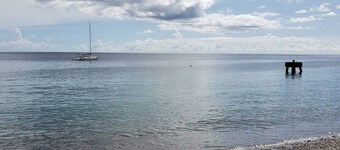 Roseau Hostel Bed 2 · Roseau Hostel & Beach Front Property