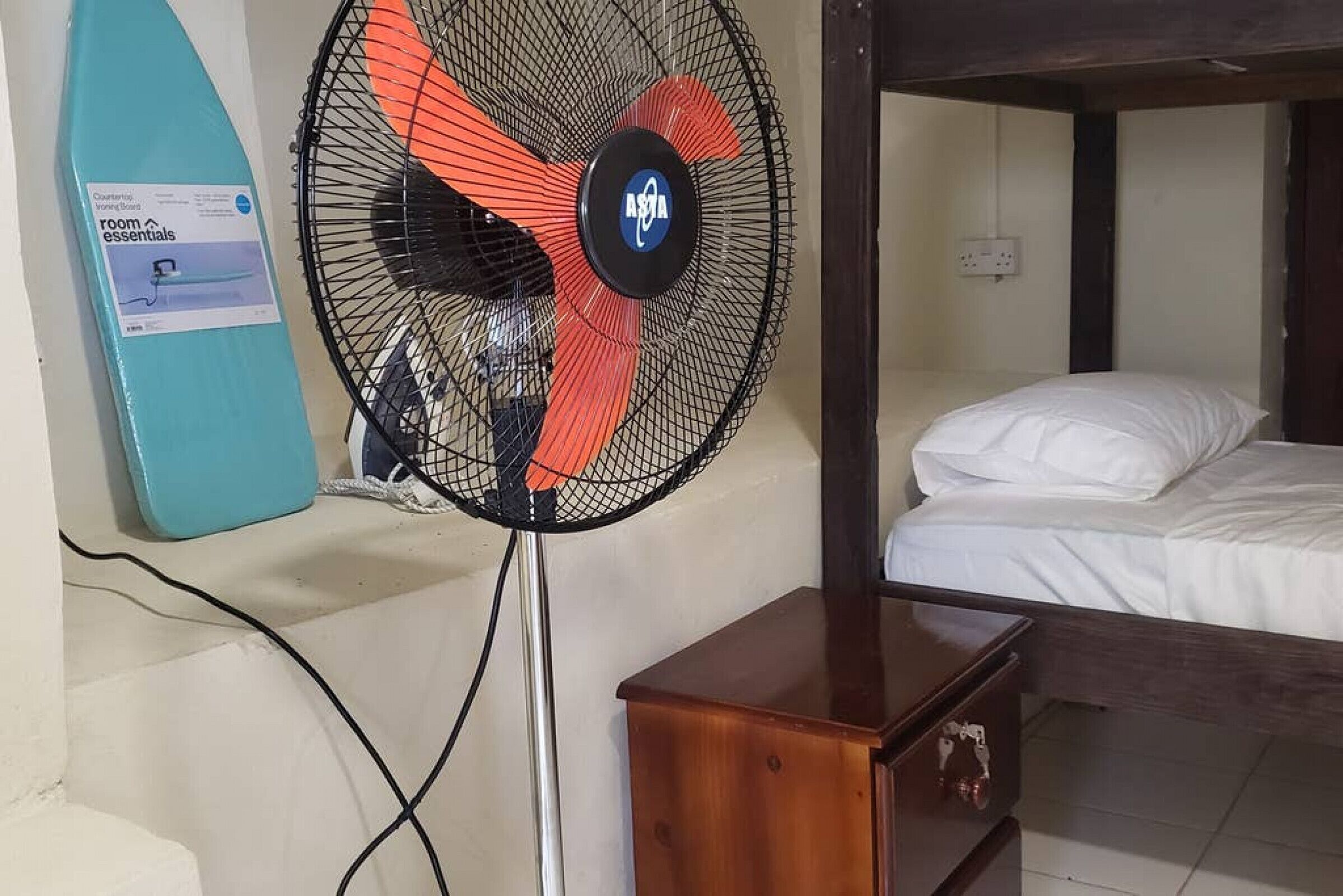 1 bedroom, desk, iron/ironing board, WiFi