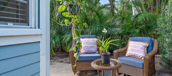 Downtown Cottage-Quiet-Private-Close to Everything