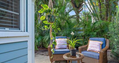 Downtown Cottage-Quiet-Private-Close to Everything