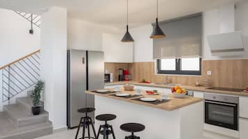 雪櫃、微波爐、焗爐、爐具