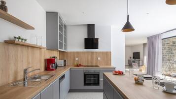 Fridge, microwave, oven, stovetop