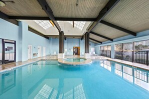 Piscina coperta, una piscina riscaldata