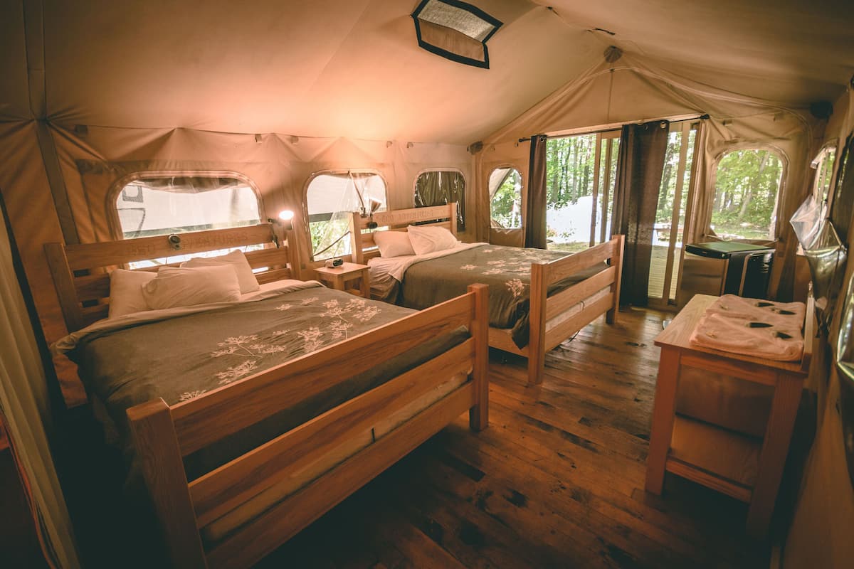 Tenda Luxury, 2 letti queen | 4 camere, insonorizzazione, Wi-Fi gratuito, accesso in sedia a rotelle