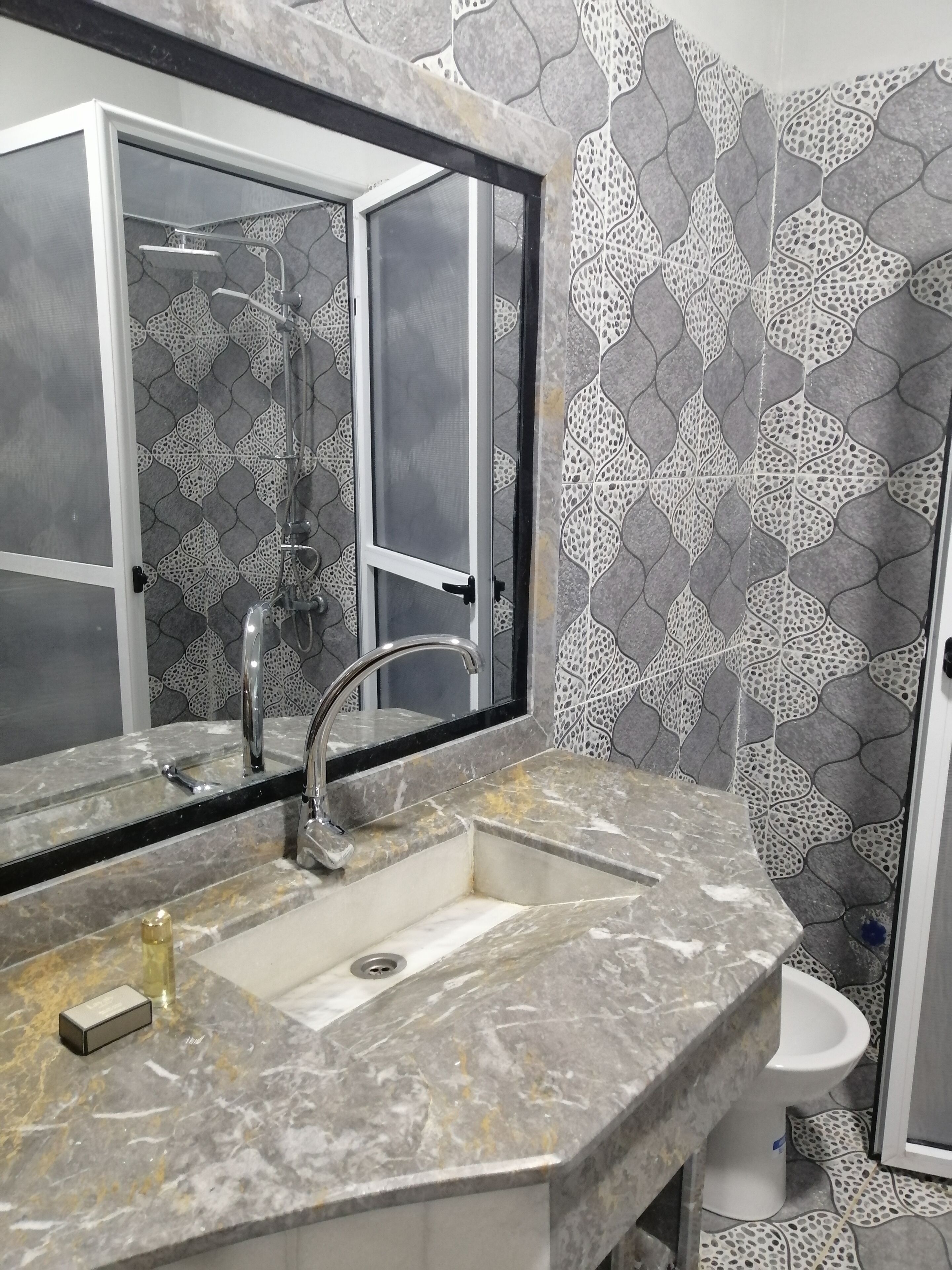 Ducha y cabezal de ducha tipo lluvia