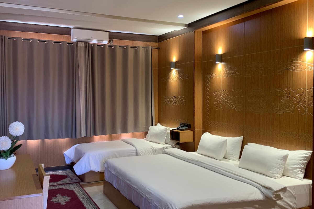 Phòng đôi Deluxe | Bộ đồ giường cao cấp, minibar, két bảo mật tại phòng, bàn