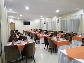 Frühstück, Mittagessen, Abendessen, lokale und internationale Küche 