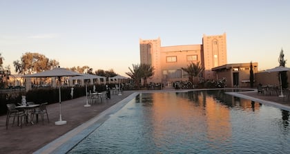 Hotel Oasis Palace
