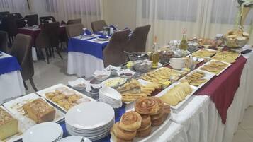 Free daily buffet breakfast