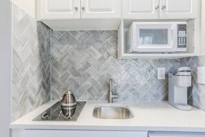 Fridge, microwave, stovetop, coffee/tea maker