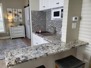 Fridge, microwave, stovetop, coffee/tea maker - Pretty Peony Steps to Pool - Myrtle Beach, SC (Myrtle Beach)