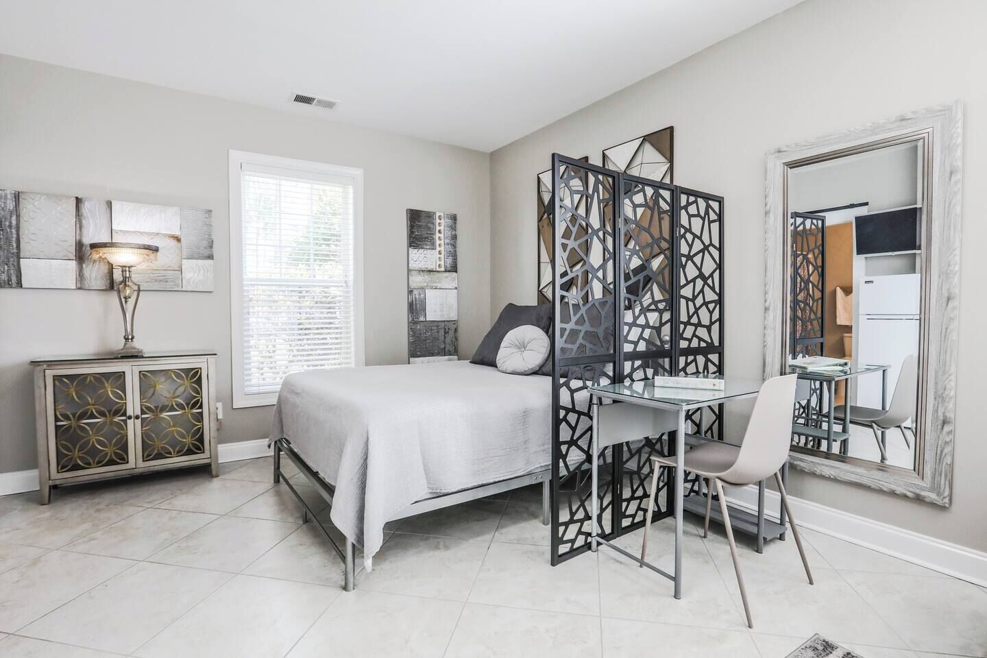 Fer et planche à repasser, Wi-Fi gratuit, draps fournis