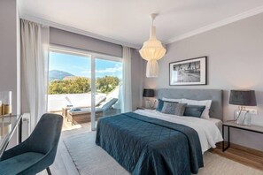 4 slaapkamers, een strijkplank/strijkijzer, reisbedje, wifi