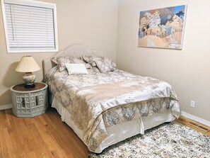 3 chambres, fer et planche à repasser, Wi-Fi, draps fournis