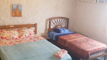 Classic-Dreibettzimmer | 4 Schlafzimmer, Daunenbettdecken, individuell dekoriert