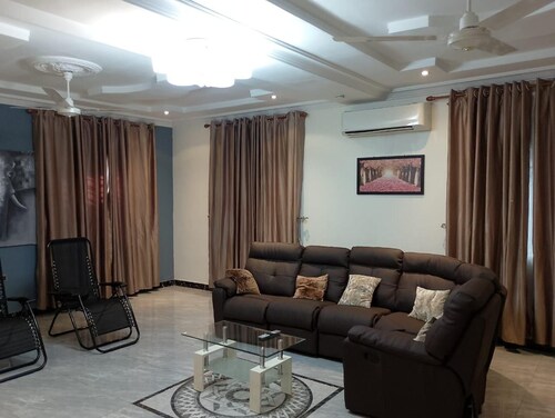 1 Bed Apartment Sleeps 2 - Parking, Garden, Wifi