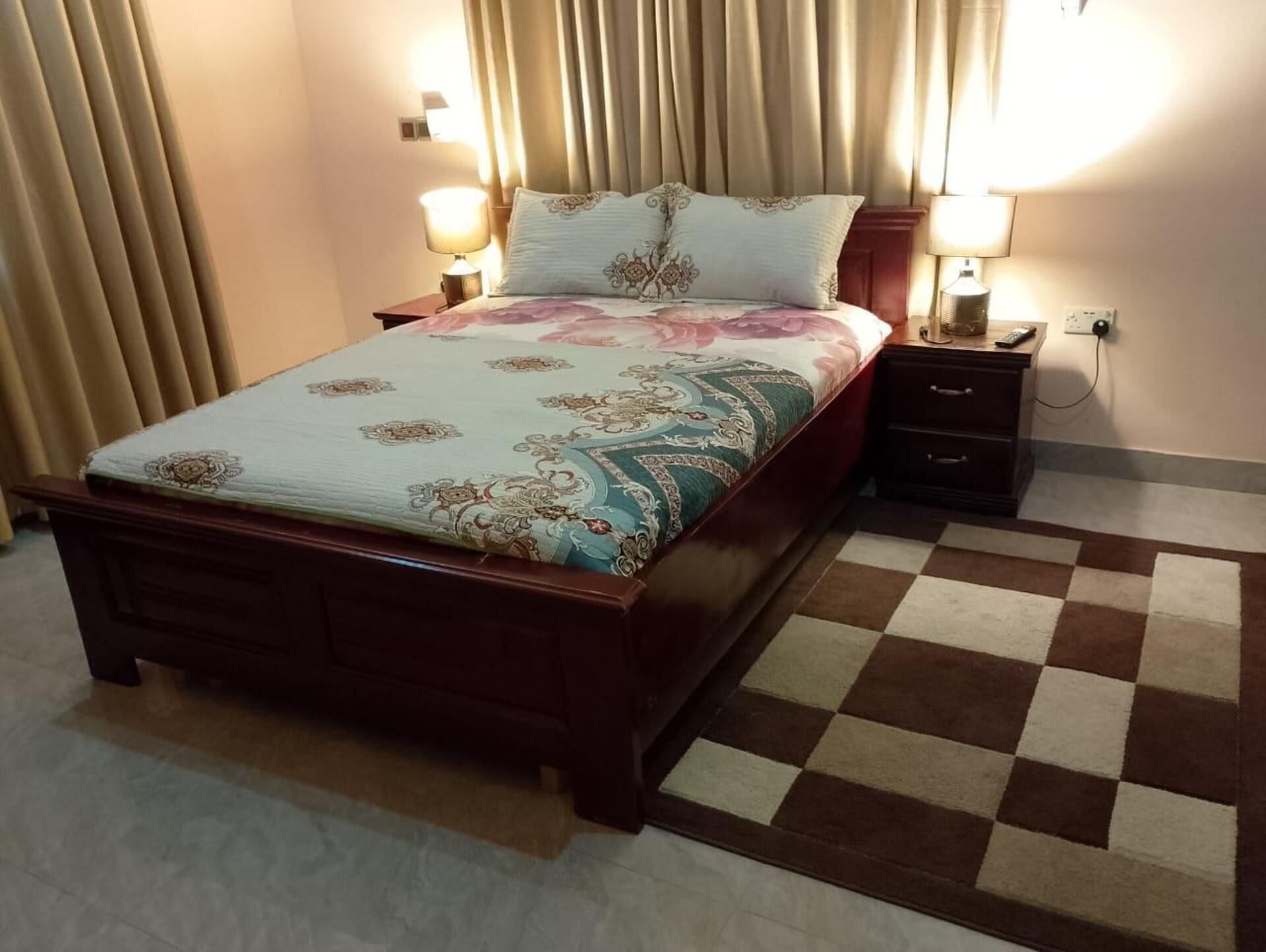 1 habitación, tabla de planchar con plancha, wifi gratis y ropa de cama 