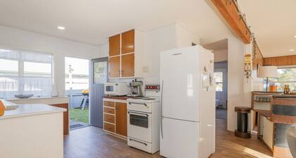 Linton's Sunshine Retreat - Whangamatan loma-asunto