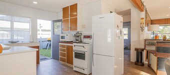 Linton's Sunshine Retreat - Whangamata Home