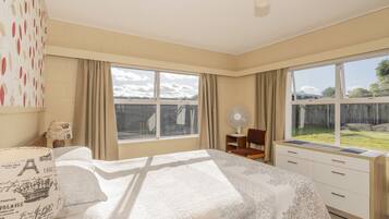 3 chambres, fer et planche à repasser, Wi-Fi, draps fournis