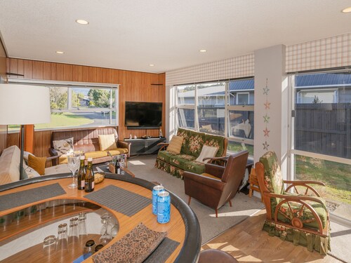 Linton's Sunshine Retreat - Whangamata Home