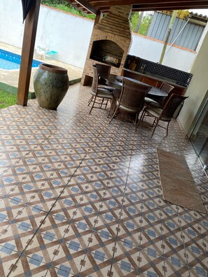 Outdoor dining - Beautiful home - best spot in Ilhabela (Ilhabela)