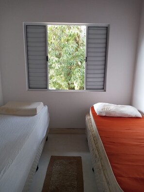 3 chambres, fer et planche à repasser, Wi-Fi, draps fournis
