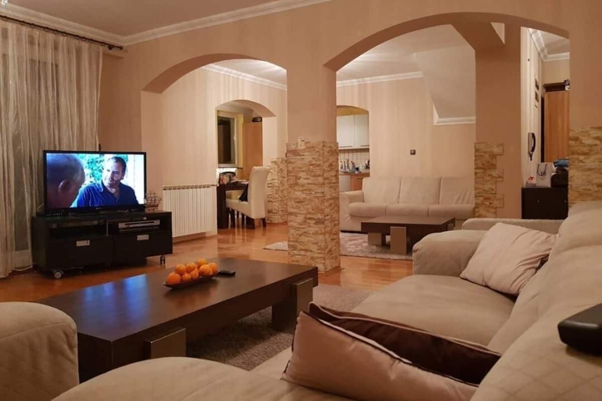 1 bedroom, desk, free WiFi, bed sheets