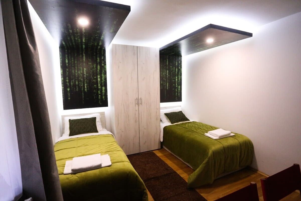 Studio, 2 Single Beds