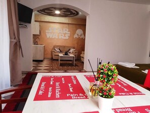 Apartment, 1 Schlafzimmer | Schreibtisch, kostenloses WLAN, Bettwäsche