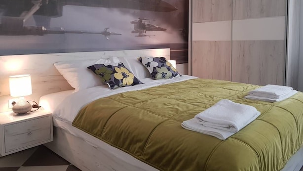 Apartment, 1 Bedroom | Desk, WiFi (free), bed sheets