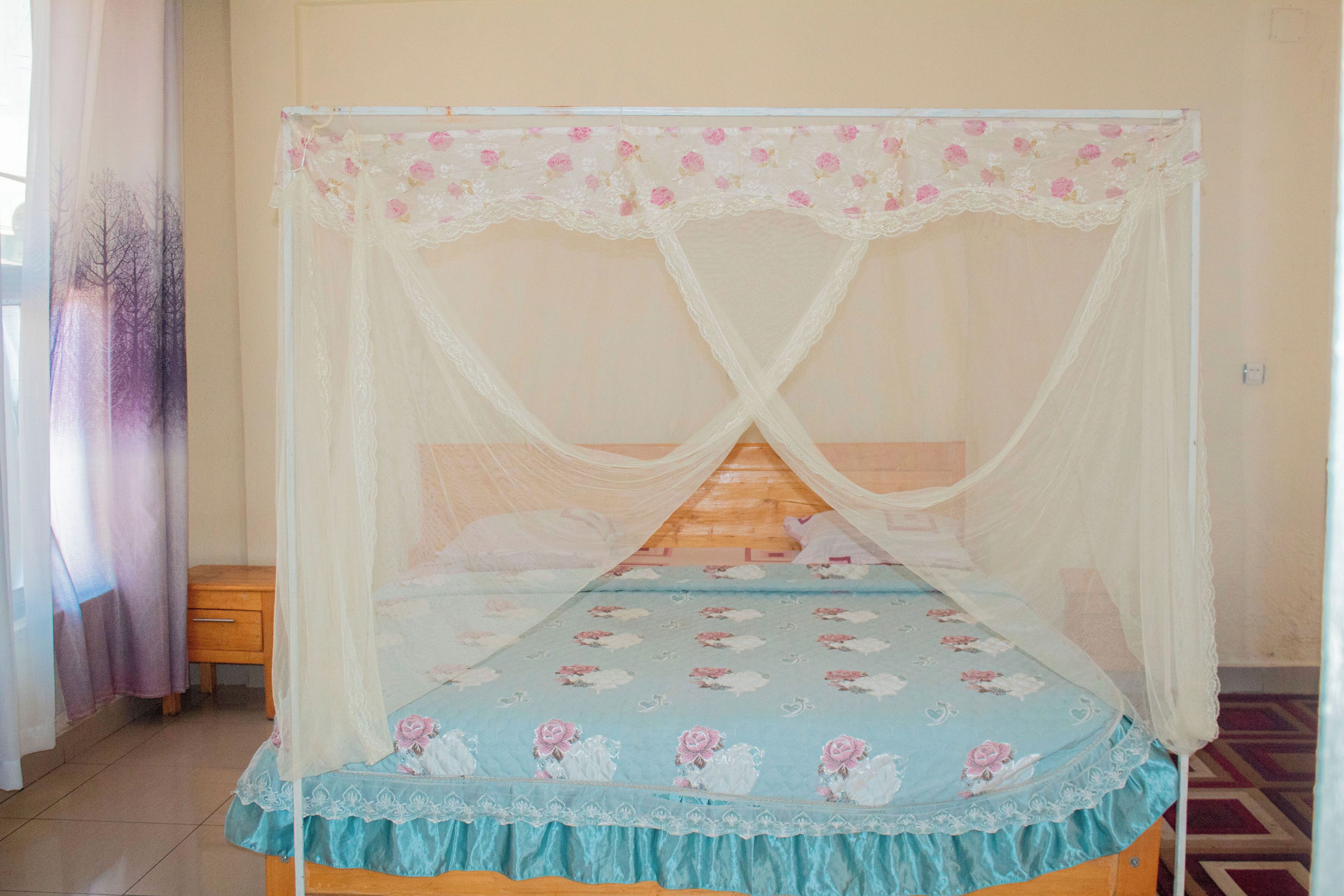 Basic dubbelrum | Arbetsyta för laptop, strykjärn/strykbräda och gratis wi-fi