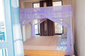 Laptop workspace, iron/ironing board, free WiFi - Fidos Guest House (Muhoza)