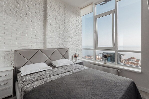 3 bedrooms, iron/ironing board, travel crib, free WiFi