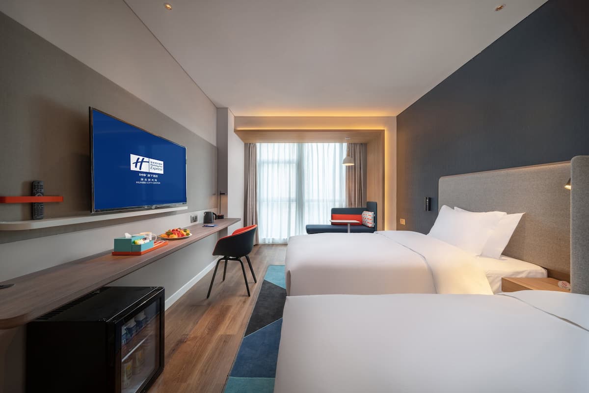 Standard Room, 2 Twin Beds (High Floor) | Soundproofing, iron/ironing board