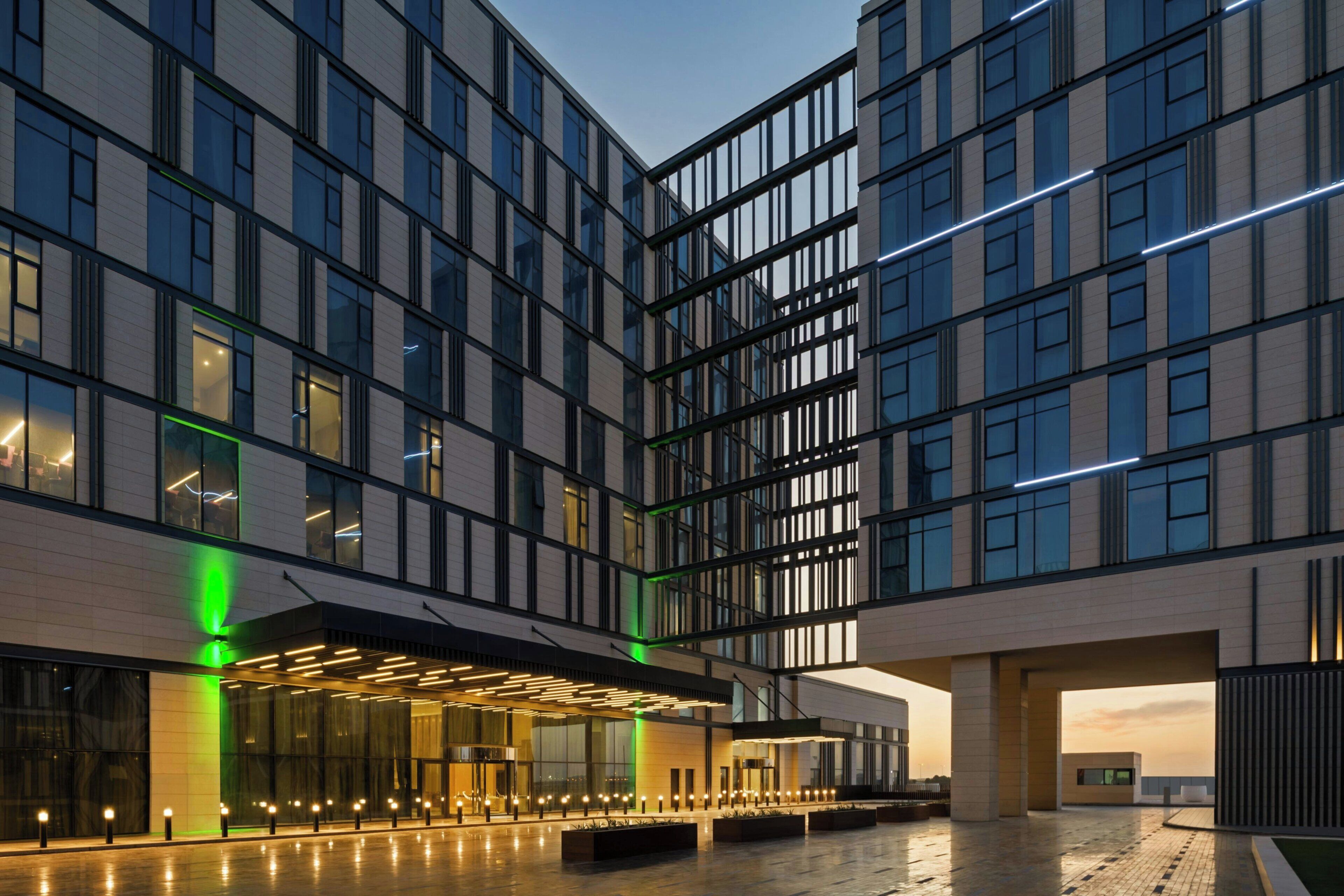 Photo - Holiday Inn Dubai Al-Maktoum Airport by IHG