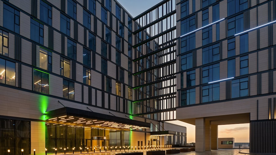 Holiday Inn Dubai Al-Maktoum Airport by IHG