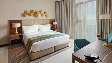 Sengetøy av topp kvalitet, minibar, safe på rommet og blendingsgardiner