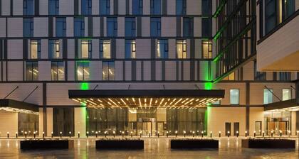 Holiday Inn Dubai Al-Maktoum Airport by IHG