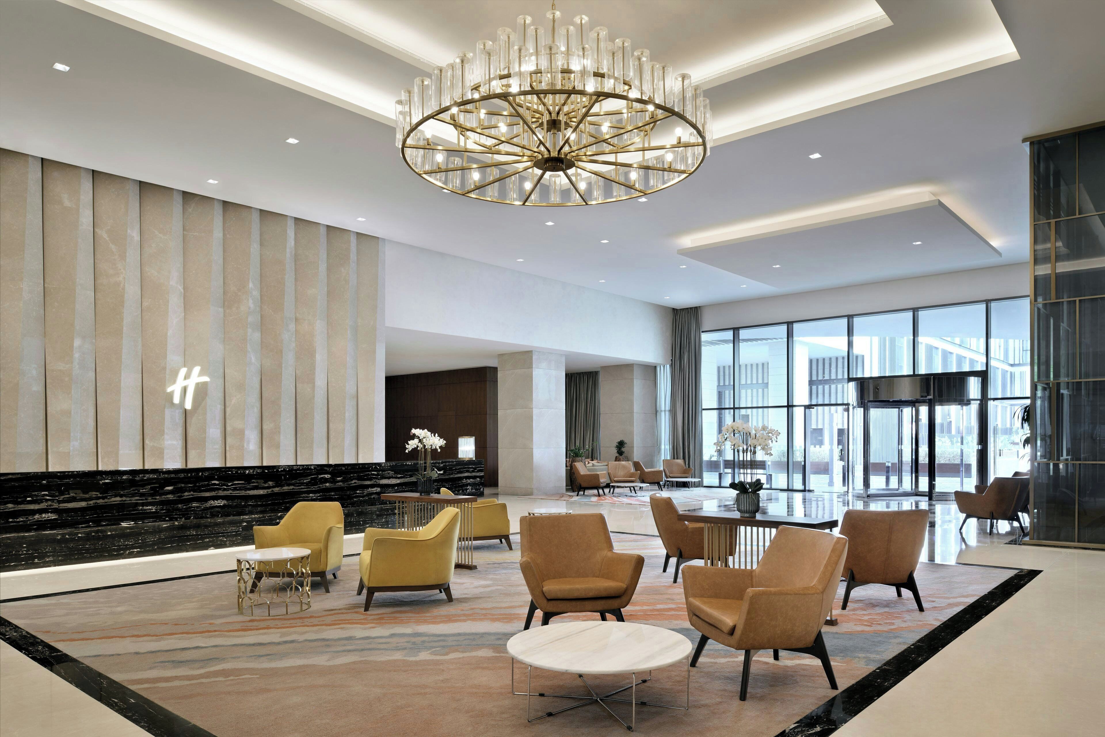 2 bars/lounges, poolside bar