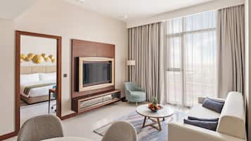 Sengetøy av topp kvalitet, minibar, safe på rommet og blendingsgardiner