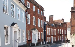 المنشأة من الخارج