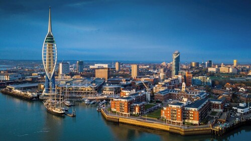 Peaceful City Centre Top Floor Apartment - Located in the Heart of Chichester, Sleeping 2/3 People.