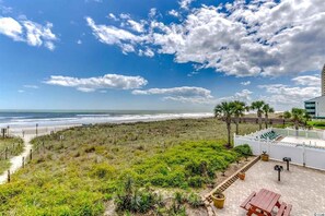 Property grounds - BEAUTIFUL OCEANFRONT END UNIT W/PANORAMIC VIEWS IN WINDY HILL-ELEVATORS/SLEEPS 8 (North Myrtle Beach)