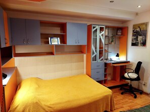 1 chambre, bureau, fer et planche à repasser, Wi-Fi gratuit