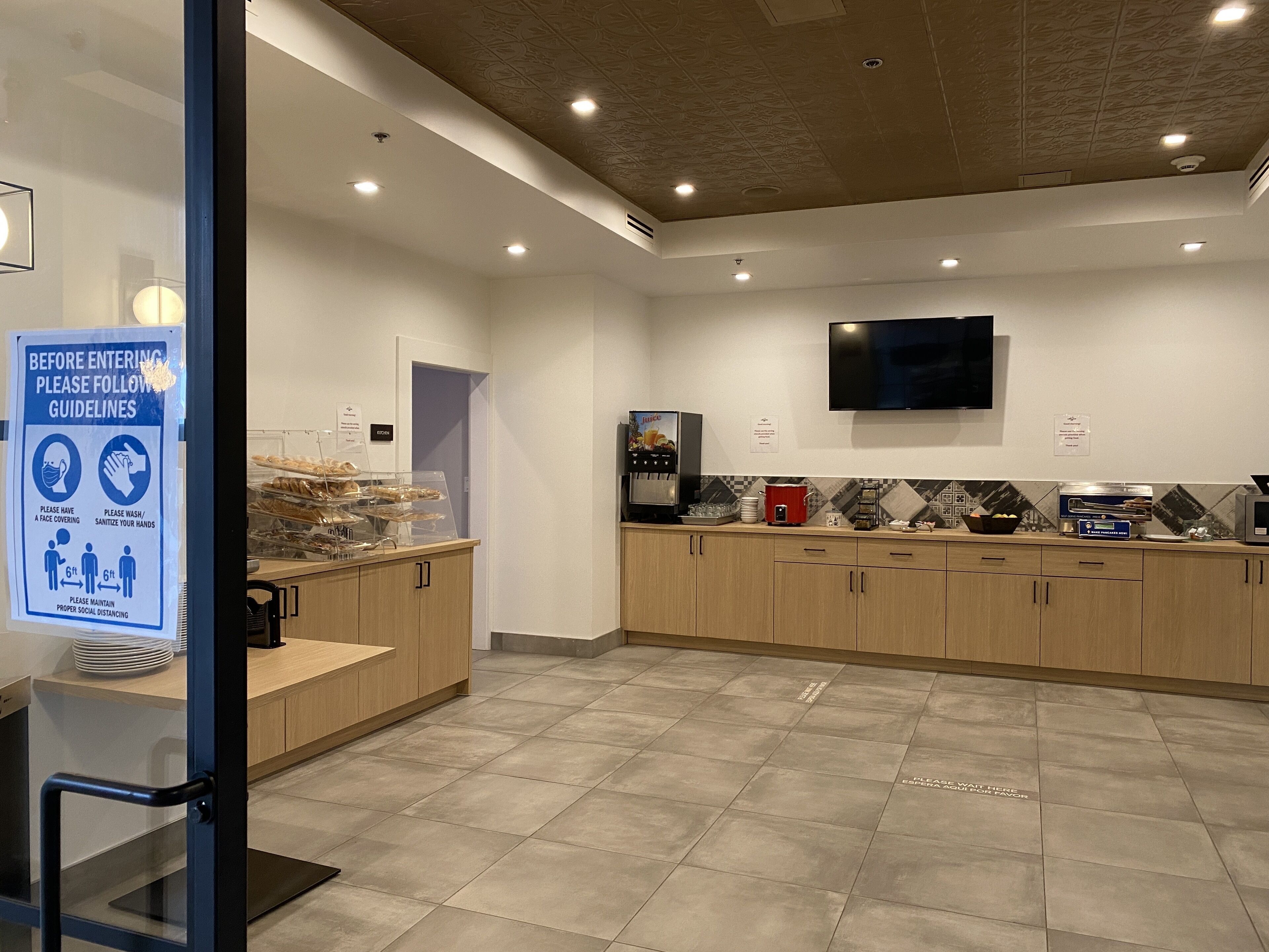 free daily buffet breakfast