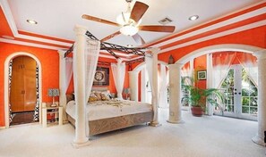 6 bedrooms, in-room safe, desk, iron/ironing board