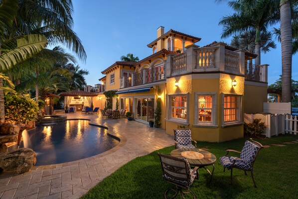 Outdoor pool, a heated pool